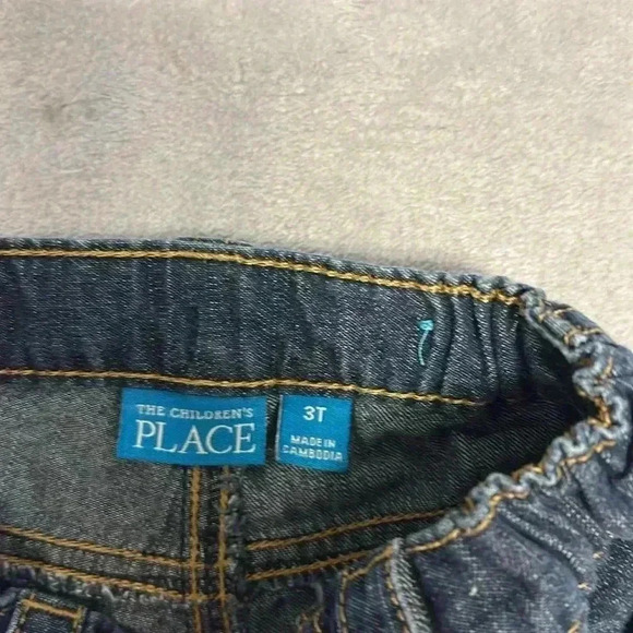 The Children's Place - Denim Shorts. Size 3T - Picture 3 of 4